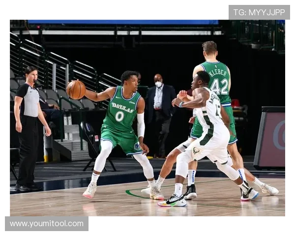 麦克布莱德手感火热连中关键球助尼克斯扩大领先优势